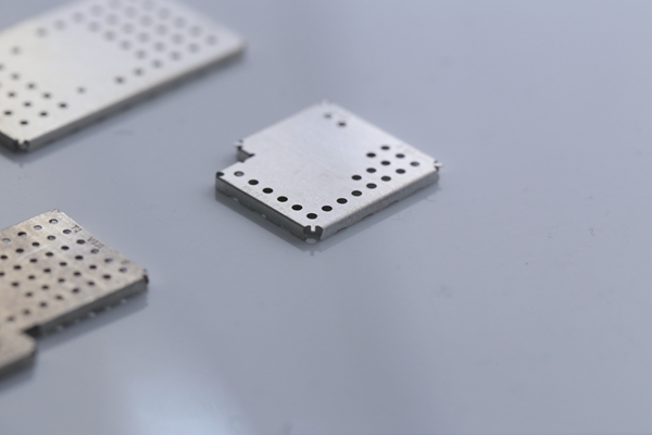 【洋白銅】屏蔽罩的原理、主要元件組成、材料組成、特點(diǎn)應(yīng)用